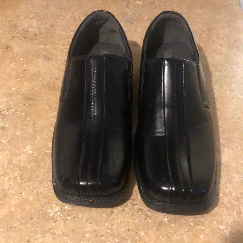 Deer Stags dress shoe.